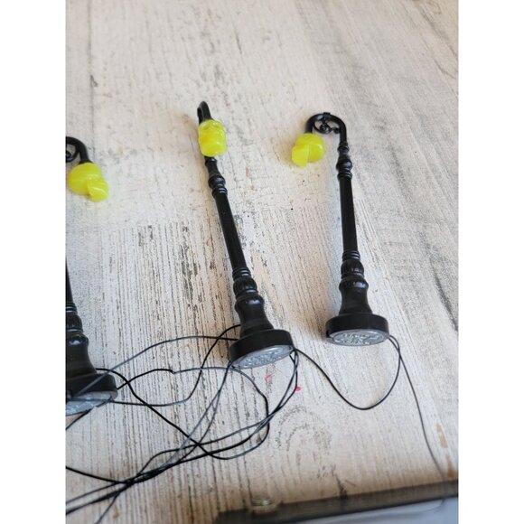 Lemax AS IS skull lamp post village Halloween accessory - Picture 3 of 6